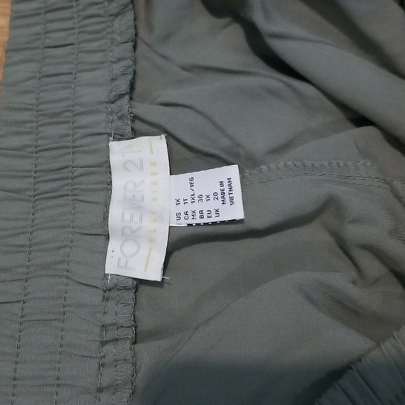 Forever 21 green shorts 1X NWT - Picture 5 of 8